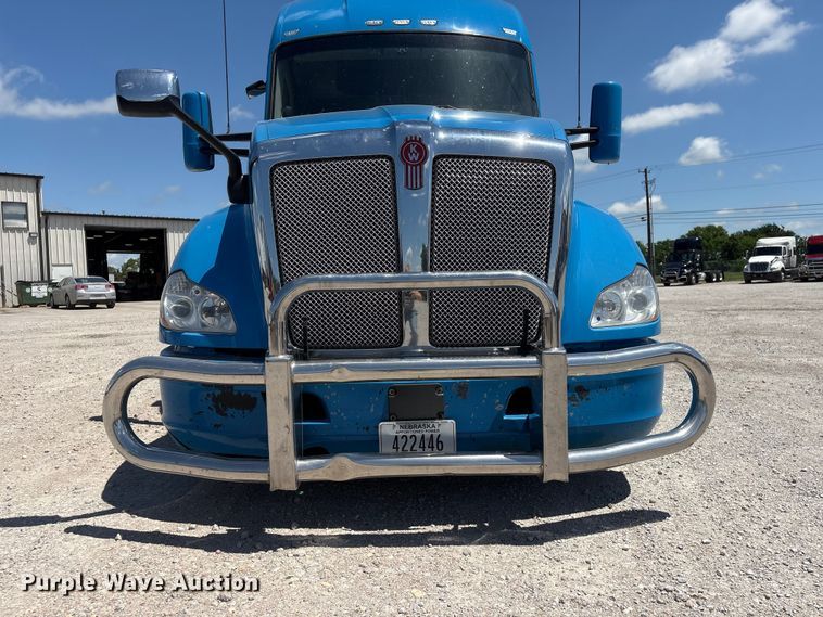 image for item DO5242 2020 Kenworth T680 semi truck