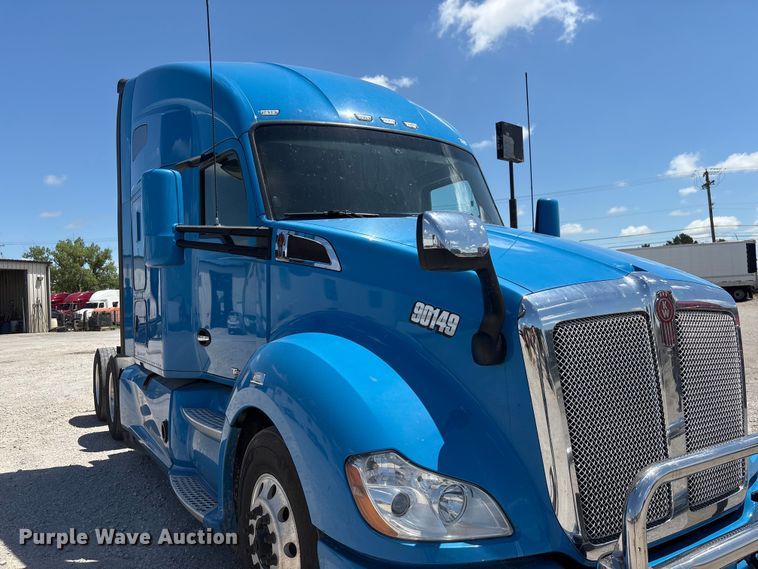 image for item DO5242 2020 Kenworth T680 semi truck