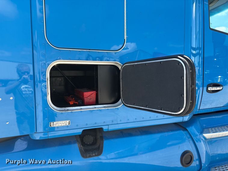 image for item DO5242 2020 Kenworth T680 semi truck