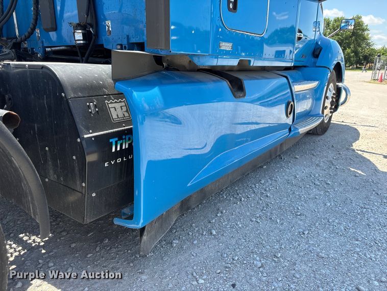 image for item DO5242 2020 Kenworth T680 semi truck