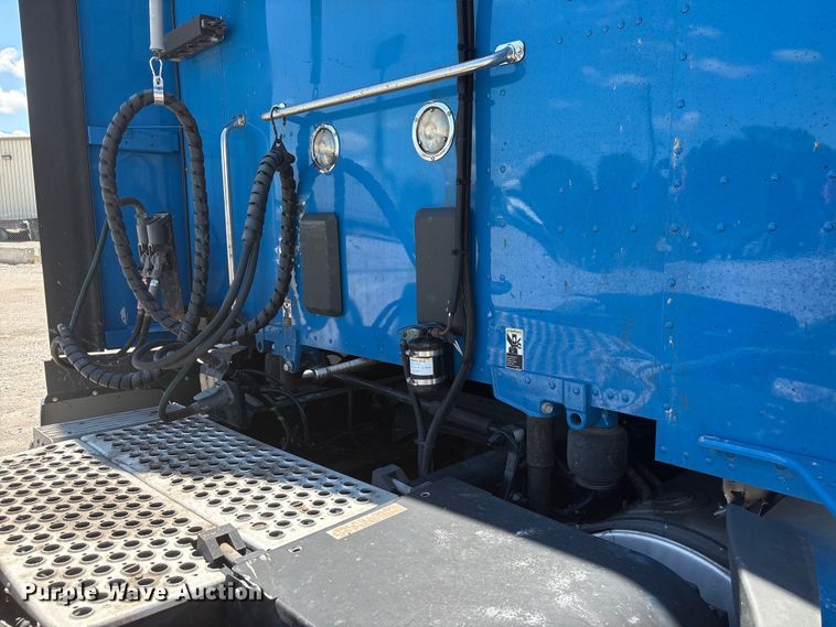 image for item DO5242 2020 Kenworth T680 semi truck