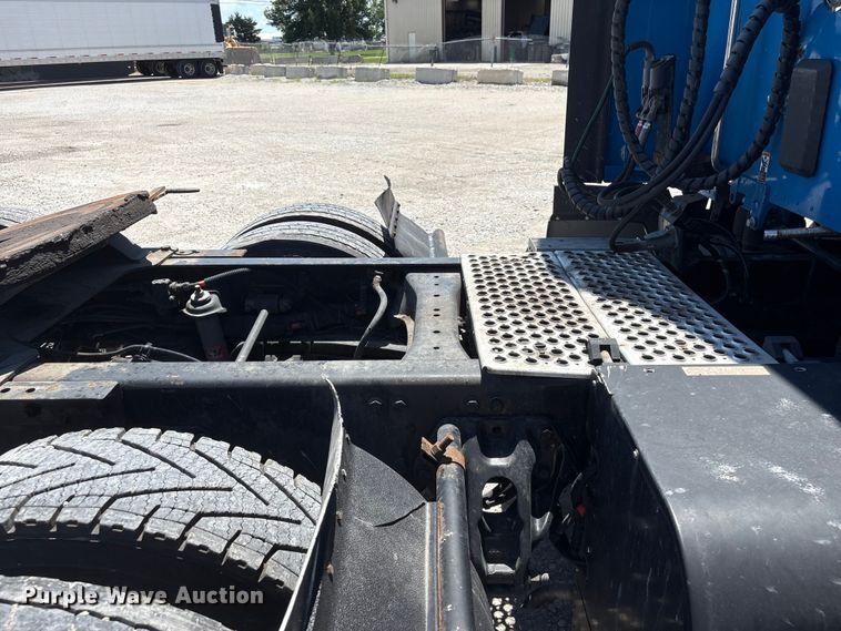 image for item DO5242 2020 Kenworth T680 semi truck