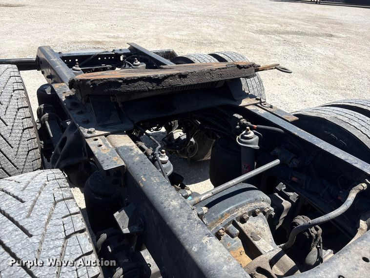 image for item DO5242 2020 Kenworth T680 semi truck