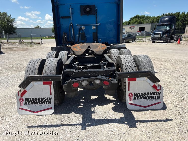image for item DO5242 2020 Kenworth T680 semi truck