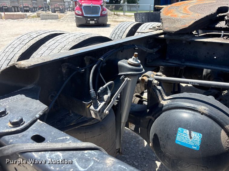 image for item DO5242 2020 Kenworth T680 semi truck