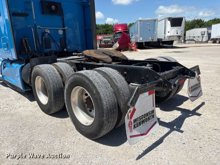 image for item DO5242 2020 Kenworth T680 semi truck