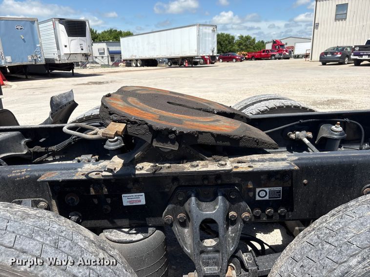 image for item DO5242 2020 Kenworth T680 semi truck