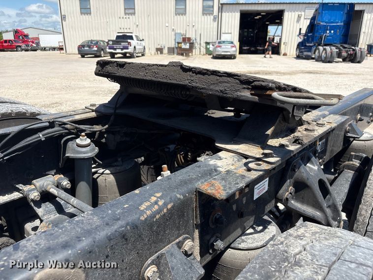 image for item DO5242 2020 Kenworth T680 semi truck