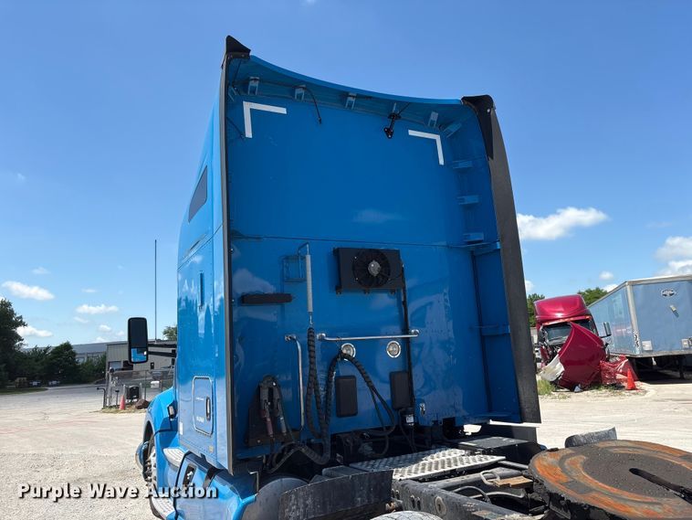 image for item DO5242 2020 Kenworth T680 semi truck