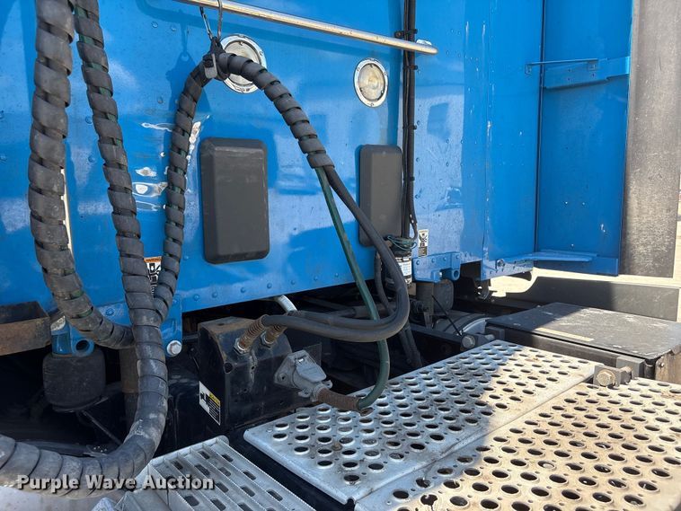 image for item DO5242 2020 Kenworth T680 semi truck