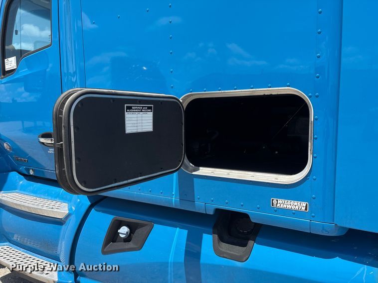 image for item DO5242 2020 Kenworth T680 semi truck