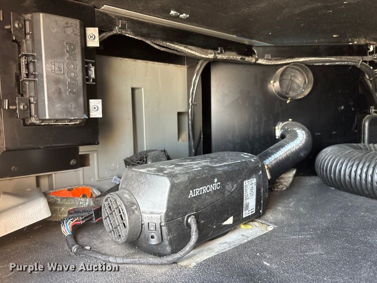 image for item DO5242 2020 Kenworth T680 semi truck
