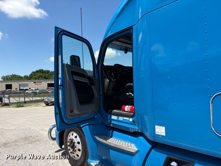 image for item DO5242 2020 Kenworth T680 semi truck