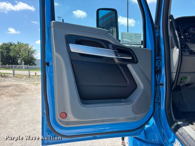 image for item DO5242 2020 Kenworth T680 semi truck