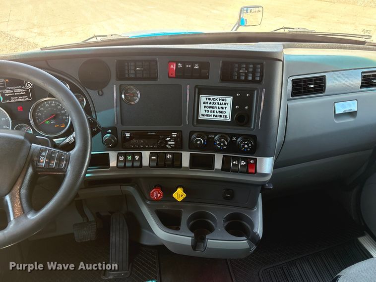 image for item DO5242 2020 Kenworth T680 semi truck