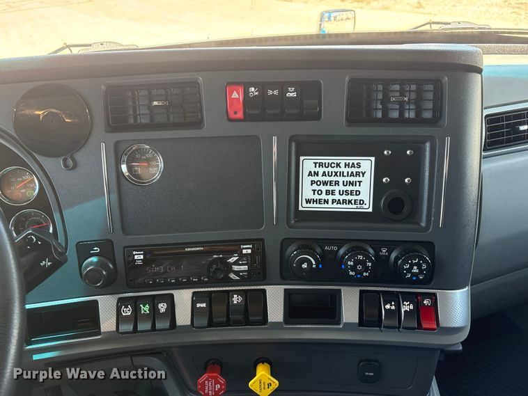 image for item DO5242 2020 Kenworth T680 semi truck