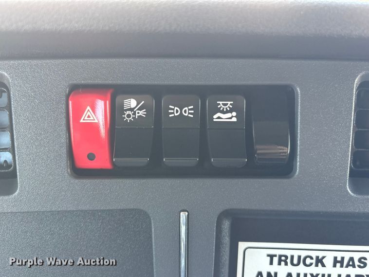 image for item DO5242 2020 Kenworth T680 semi truck