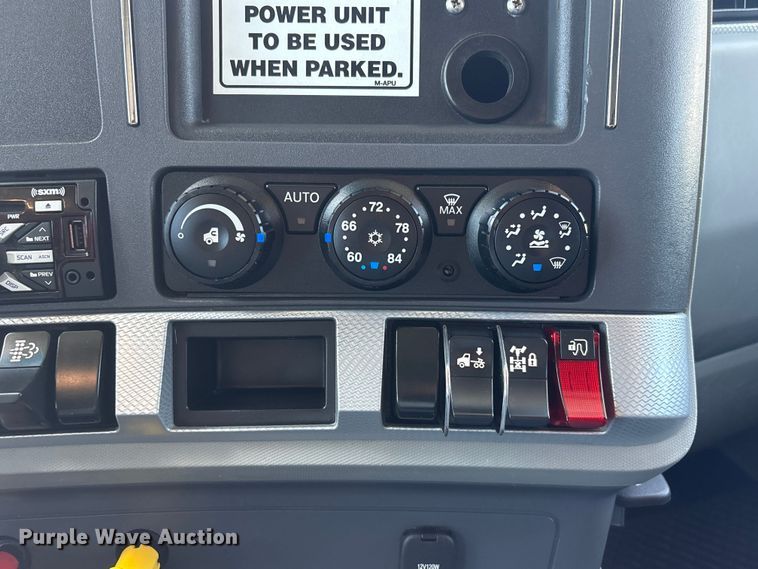 image for item DO5242 2020 Kenworth T680 semi truck