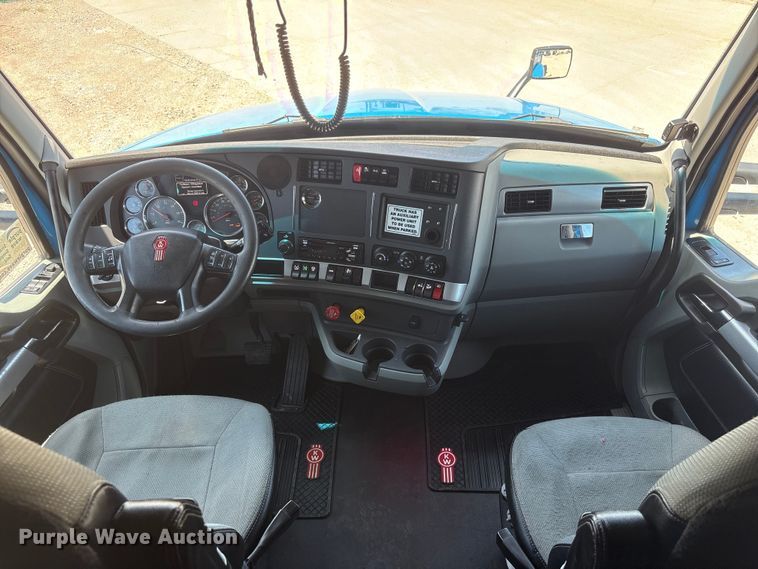 image for item DO5242 2020 Kenworth T680 semi truck