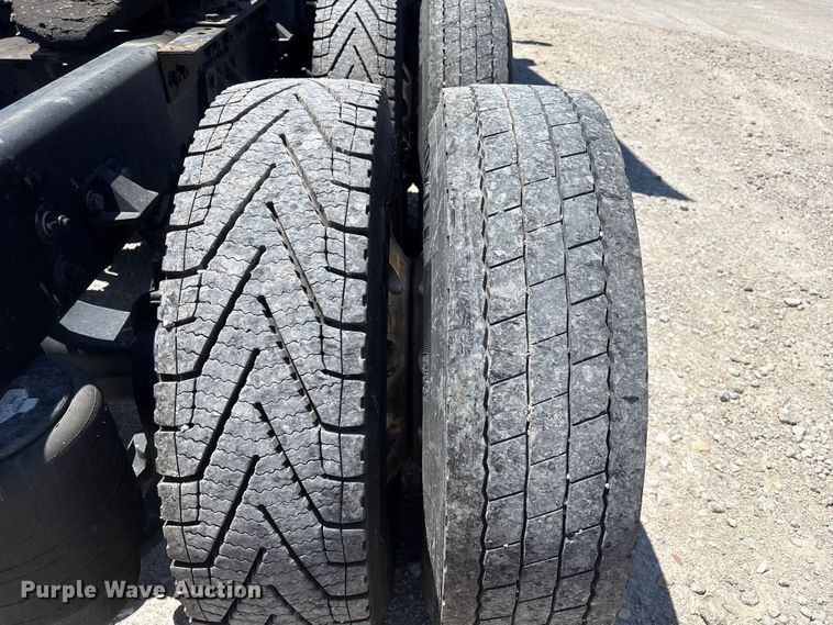 image for item DO5242 2020 Kenworth T680 semi truck