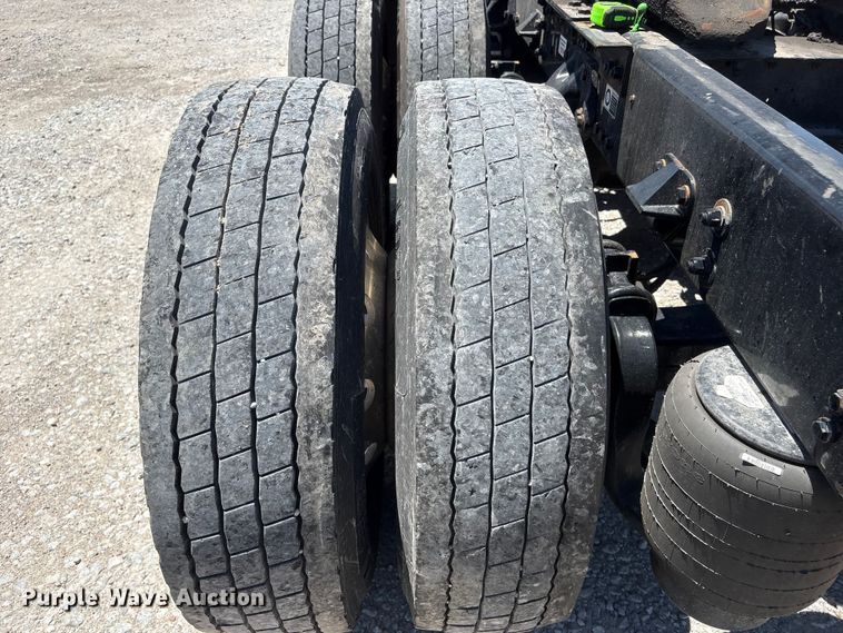 image for item DO5242 2020 Kenworth T680 semi truck