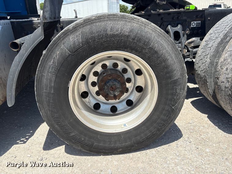 image for item DO5242 2020 Kenworth T680 semi truck
