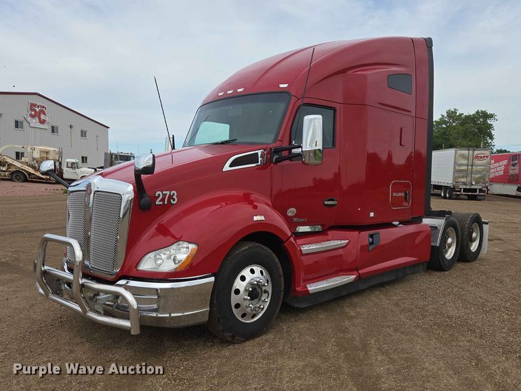 image for item DP8966 2022 Kenworth T680 semi truck
