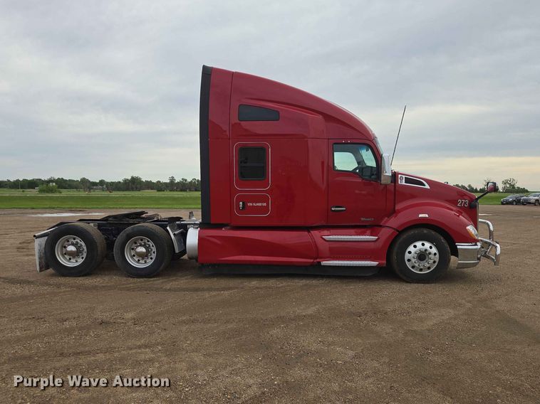 image for item DP8966 2022 Kenworth T680 semi truck