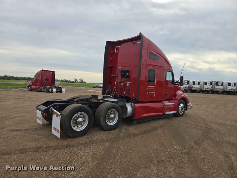 image for item DP8966 2022 Kenworth T680 semi truck