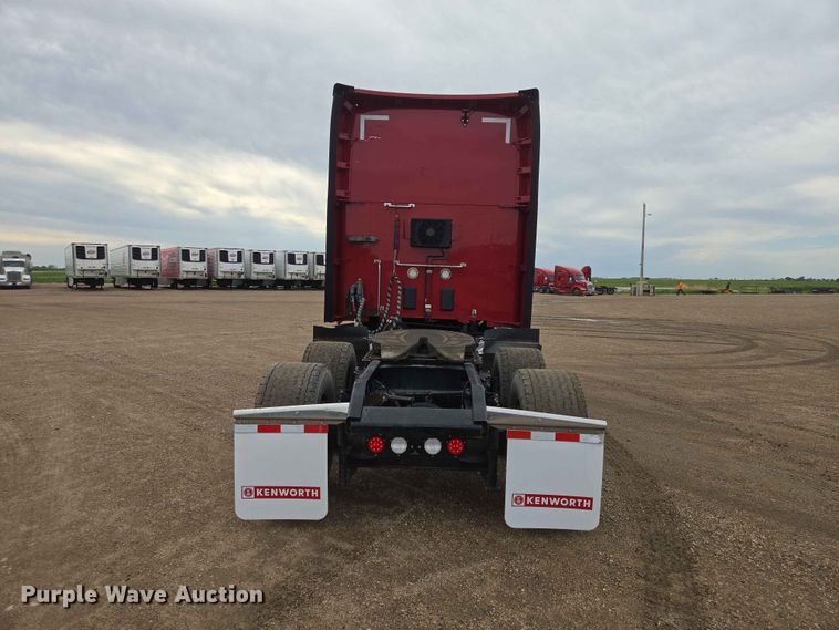 image for item DP8966 2022 Kenworth T680 semi truck
