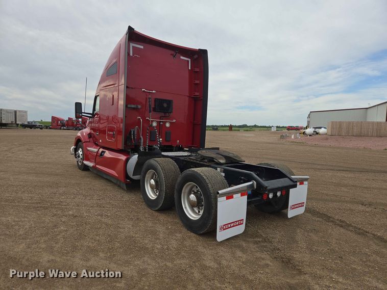 image for item DP8966 2022 Kenworth T680 semi truck
