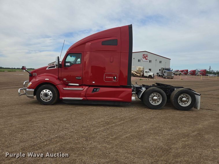 image for item DP8966 2022 Kenworth T680 semi truck