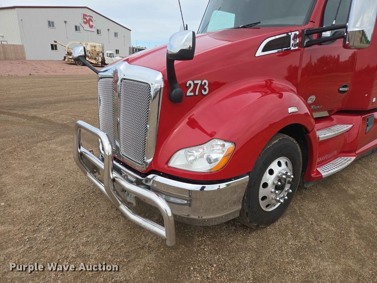 image for item DP8966 2022 Kenworth T680 semi truck