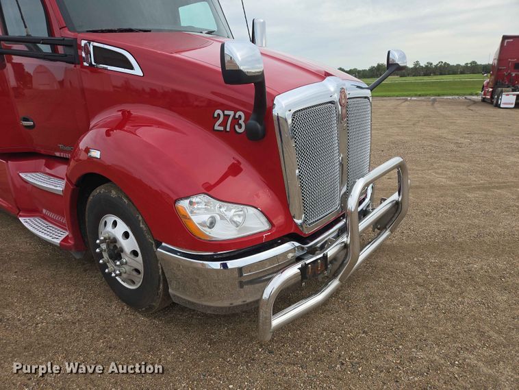 image for item DP8966 2022 Kenworth T680 semi truck