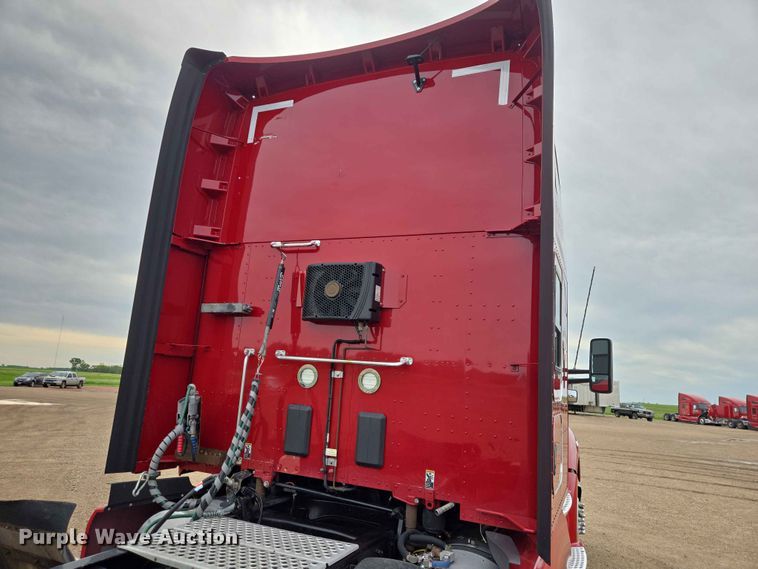 image for item DP8966 2022 Kenworth T680 semi truck