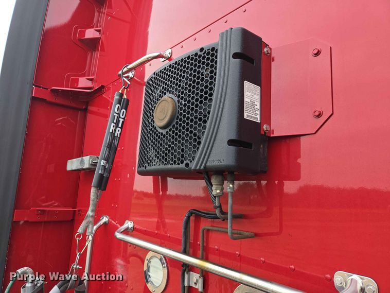image for item DP8966 2022 Kenworth T680 semi truck