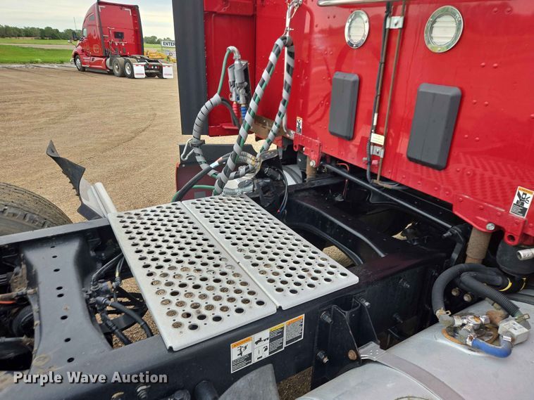 image for item DP8966 2022 Kenworth T680 semi truck