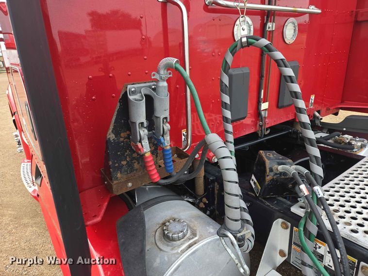 image for item DP8966 2022 Kenworth T680 semi truck