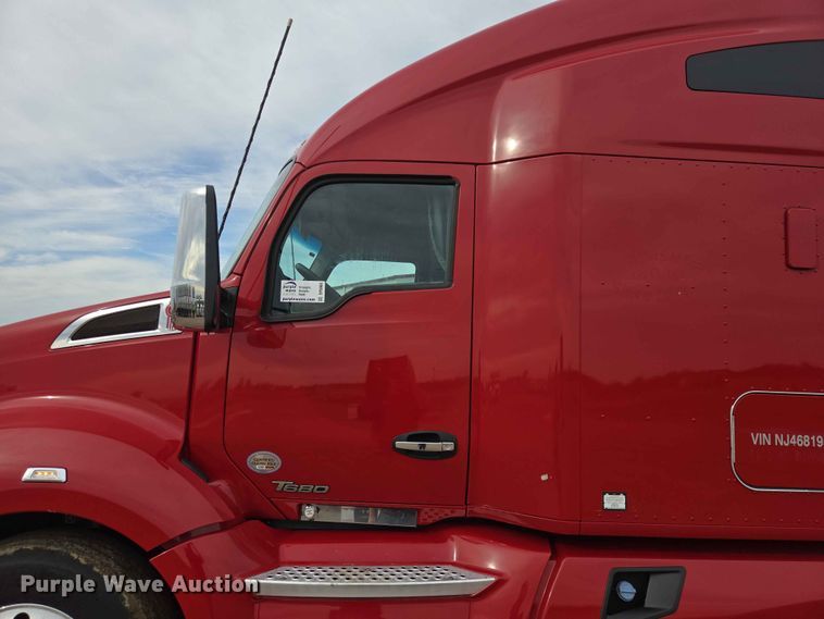 image for item DP8966 2022 Kenworth T680 semi truck
