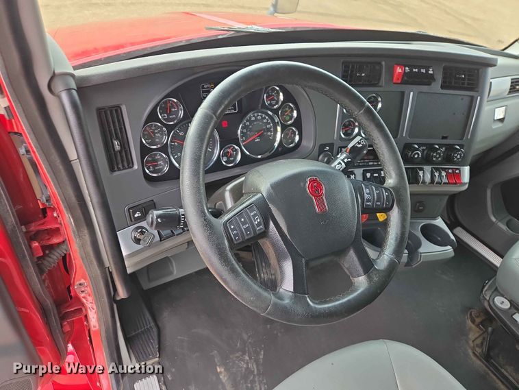 image for item DP8966 2022 Kenworth T680 semi truck