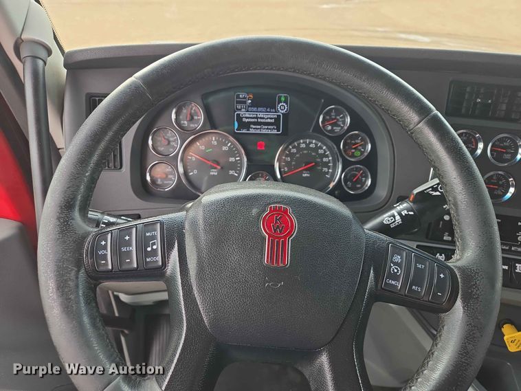 image for item DP8966 2022 Kenworth T680 semi truck
