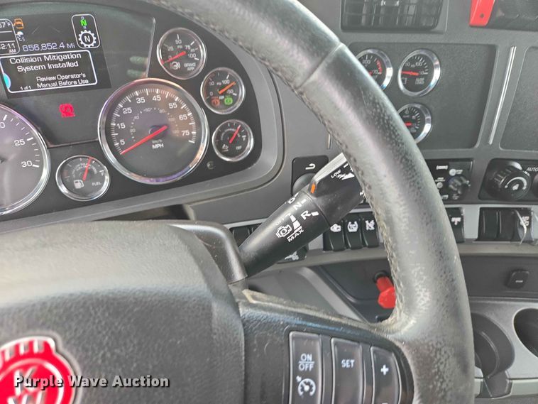 image for item DP8966 2022 Kenworth T680 semi truck