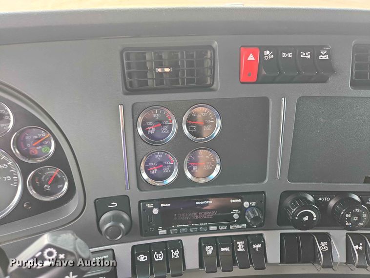 image for item DP8966 2022 Kenworth T680 semi truck
