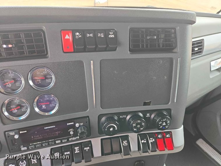 image for item DP8966 2022 Kenworth T680 semi truck