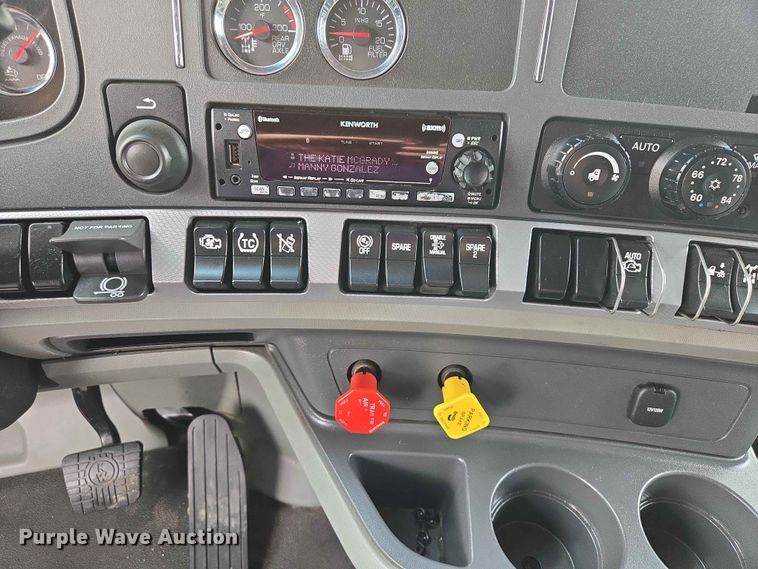 image for item DP8966 2022 Kenworth T680 semi truck