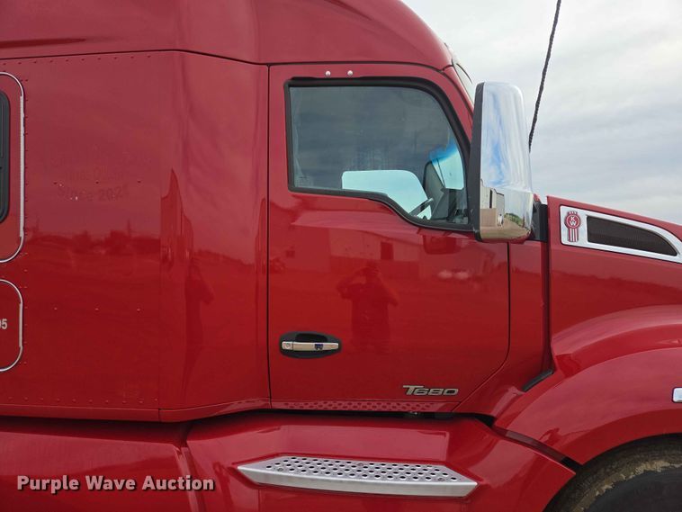 image for item DP8966 2022 Kenworth T680 semi truck