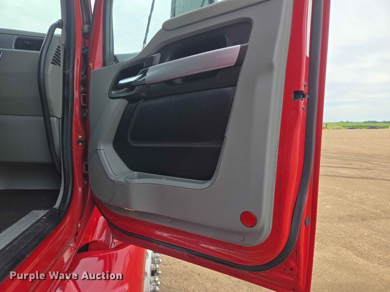 image for item DP8966 2022 Kenworth T680 semi truck