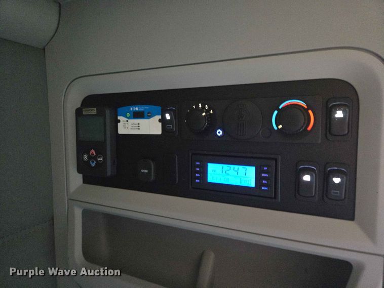image for item DP8966 2022 Kenworth T680 semi truck