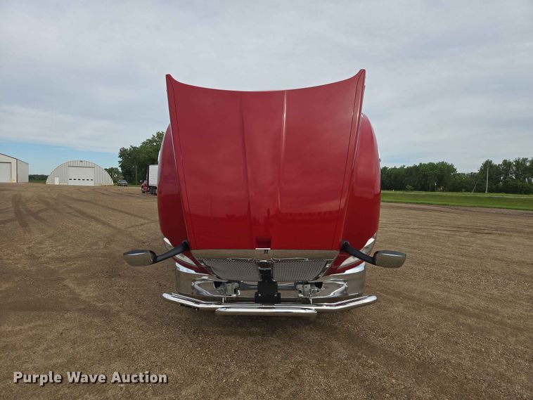 image for item DP8966 2022 Kenworth T680 semi truck