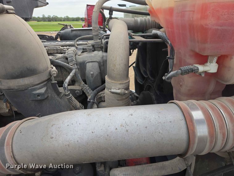 image for item DP8966 2022 Kenworth T680 semi truck
